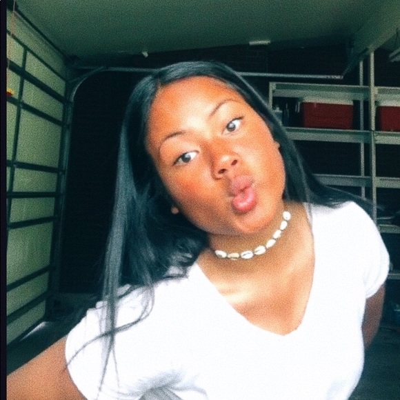 Meet your Posher, Tilila - Picture 1 of 1